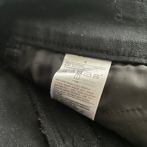 Old Navy Mid-Rise Pixie Ankle Pants Size 6 Reg. - Picture 16 of 16